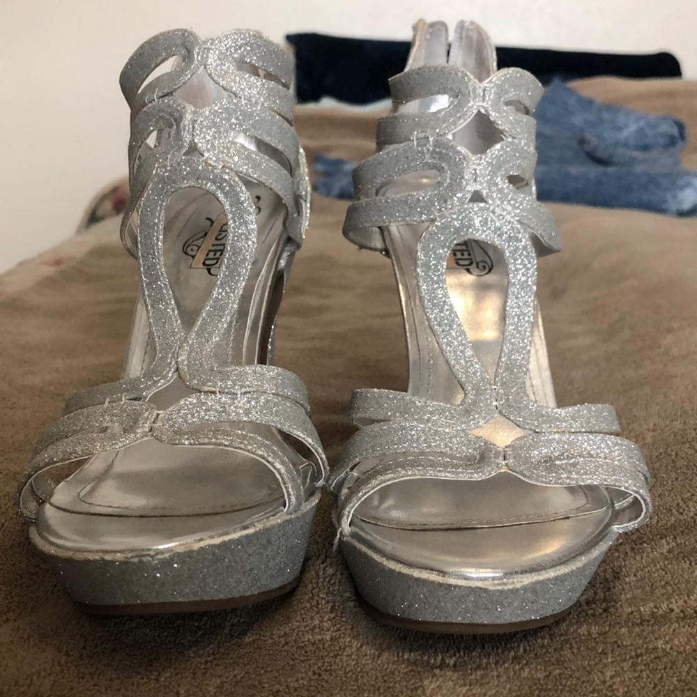 Kenneth Cole unlisted Prom Heels! Silver Sparkle!